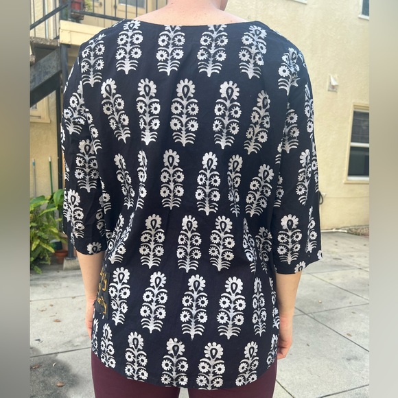 Black and white medium tunic from the artists at MarketPlace Handwork of India. - Picture 3 of 6